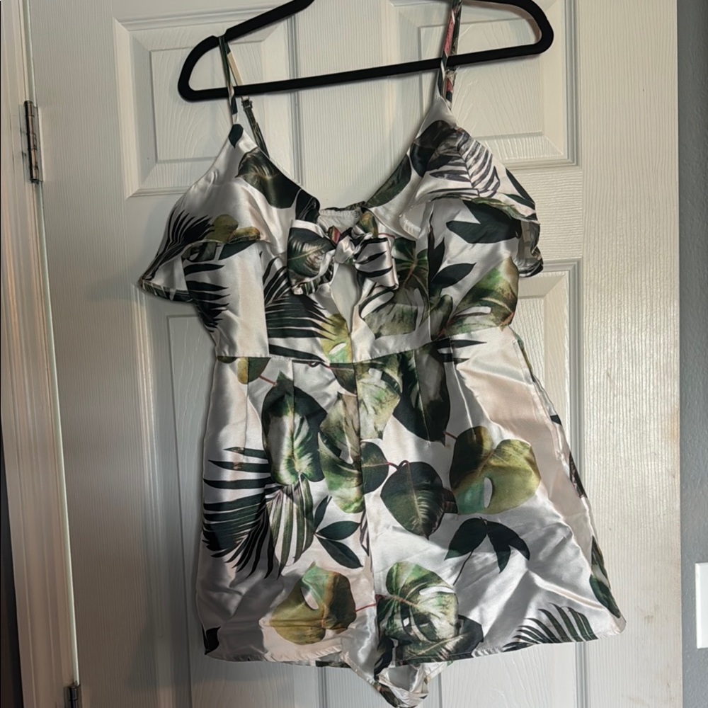 Preowned Fashion Nova Tropical Leaf Print Romper - Green and White